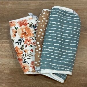 Copper Pearl ‘Autumn’ Print Burp Cloth Set